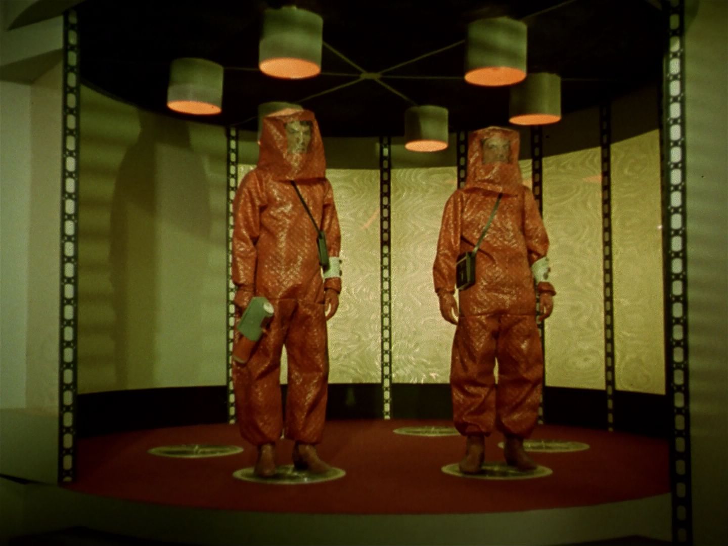 ariane179254_StarTrek_1x04_TheNakedTime_0198.jpg