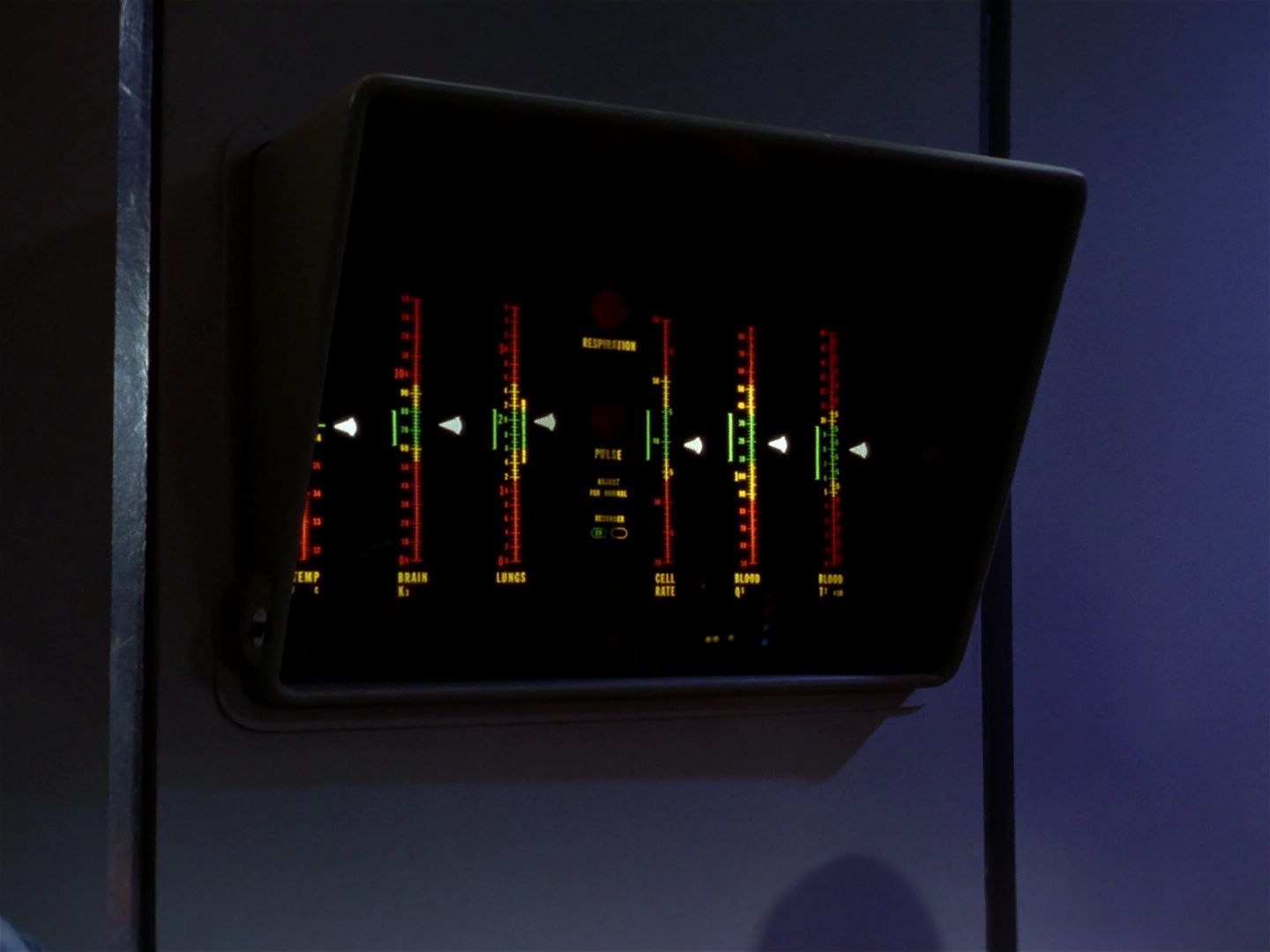 ariane179254_StarTrek_1x04_TheNakedTime_0208.jpg