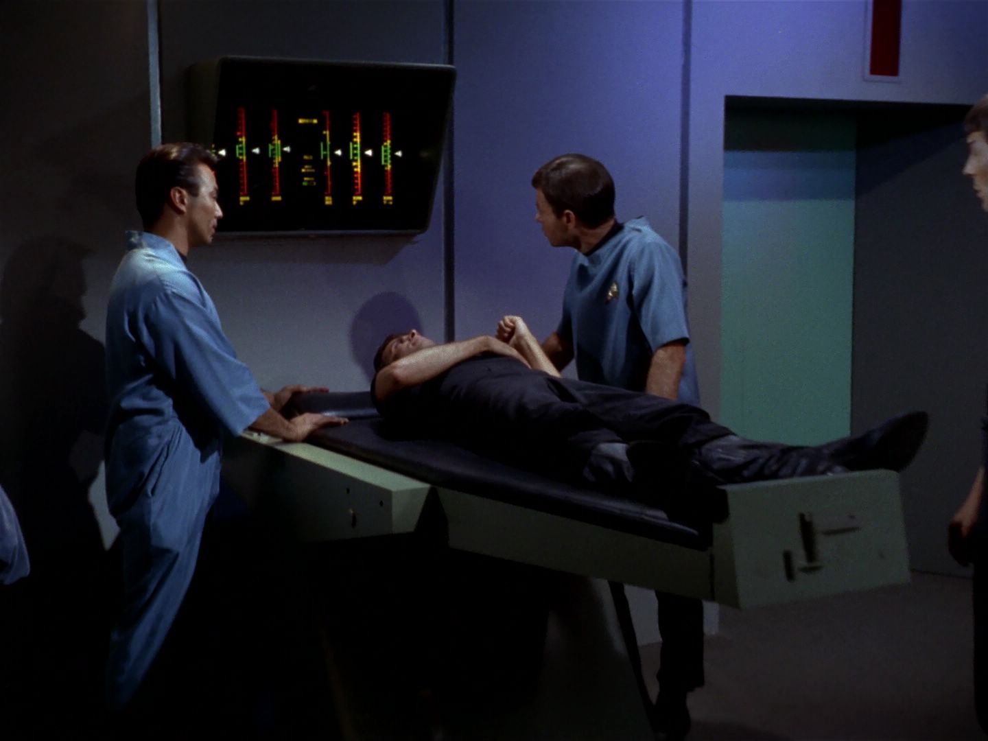 ariane179254_StarTrek_1x04_TheNakedTime_0212.jpg
