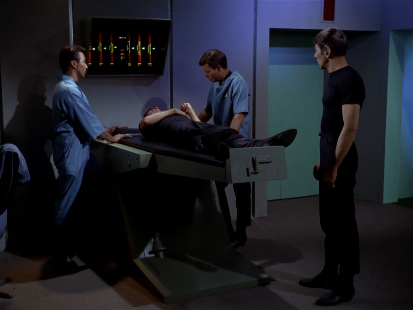 ariane179254_StarTrek_1x04_TheNakedTime_0215.jpg