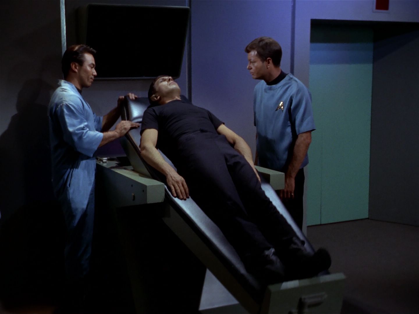 ariane179254_StarTrek_1x04_TheNakedTime_0225.jpg
