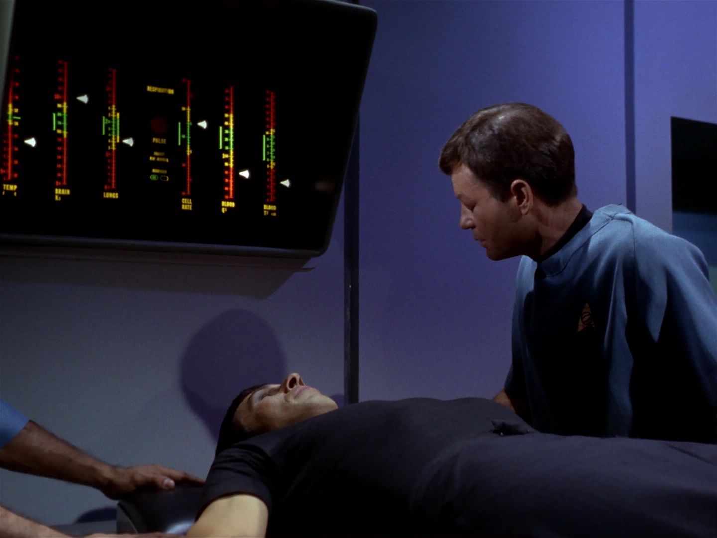 ariane179254_StarTrek_1x04_TheNakedTime_0230.jpg