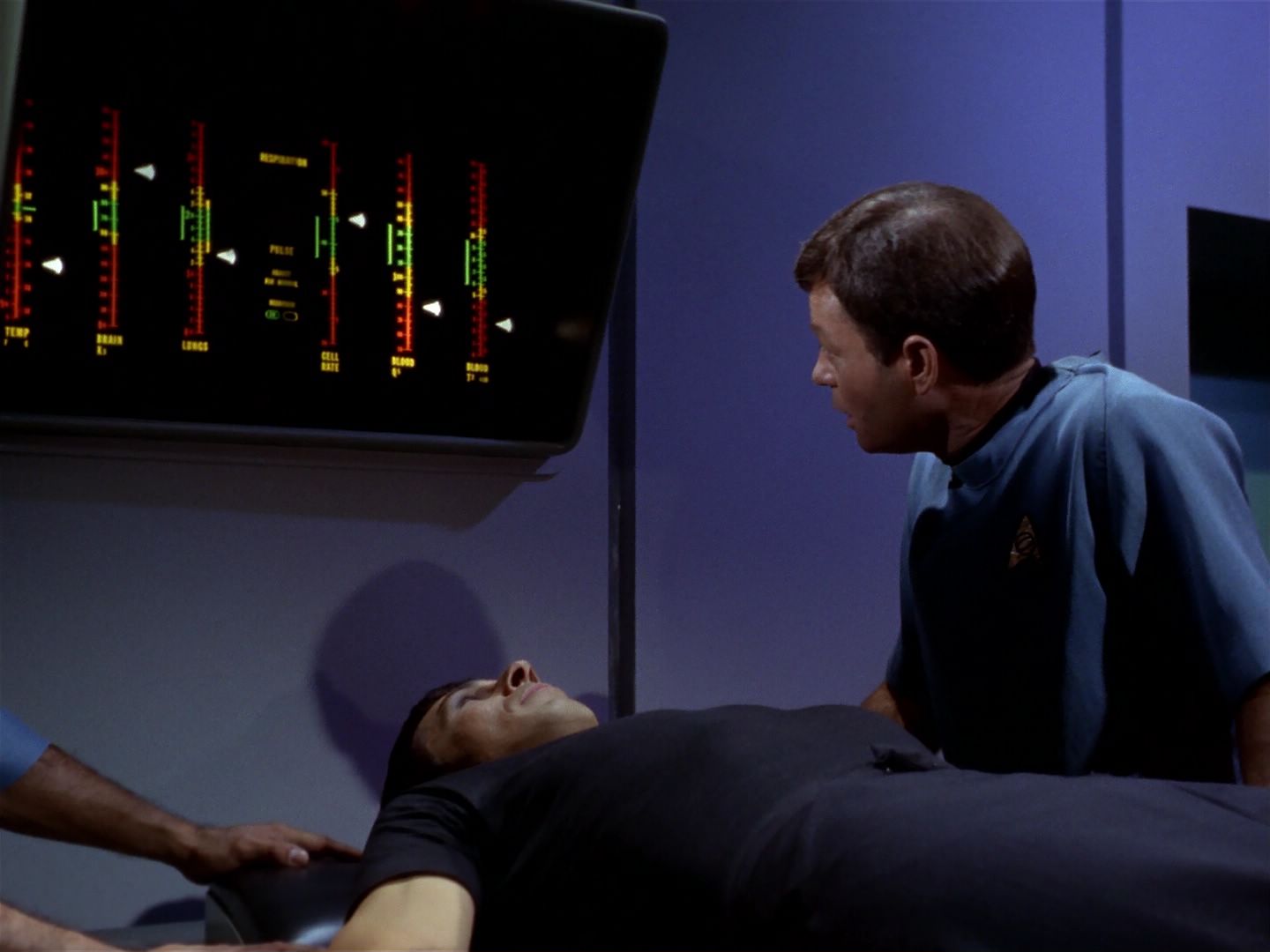 ariane179254_StarTrek_1x04_TheNakedTime_0231.jpg