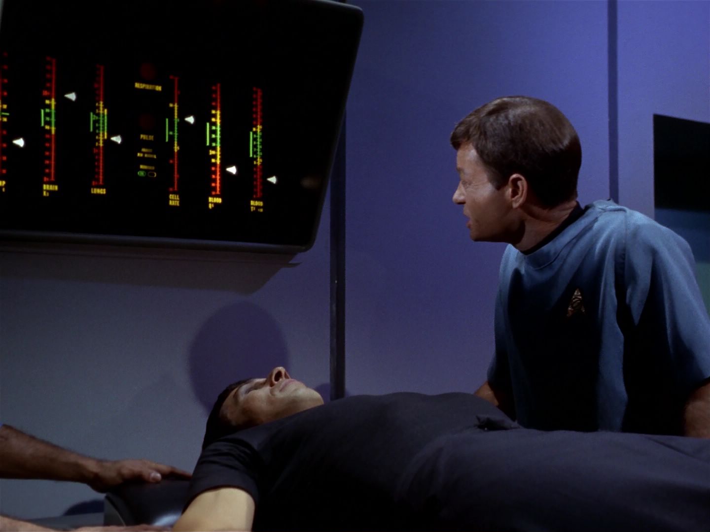 ariane179254_StarTrek_1x04_TheNakedTime_0233.jpg