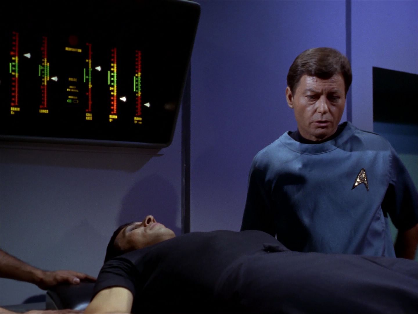 ariane179254_StarTrek_1x04_TheNakedTime_0236.jpg