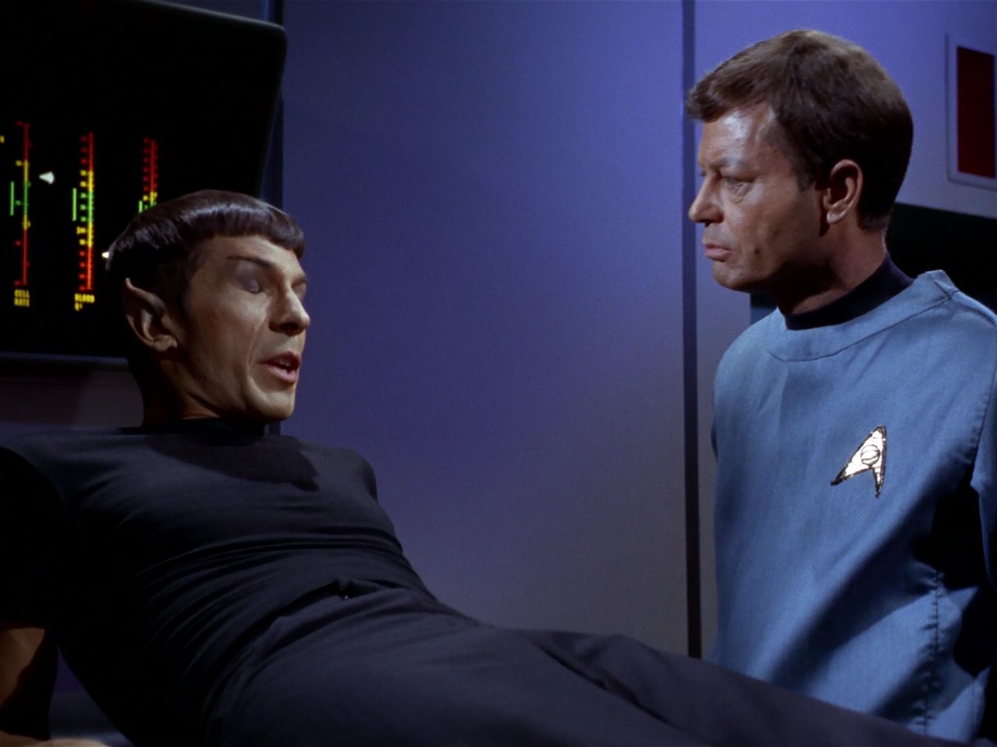 ariane179254_StarTrek_1x04_TheNakedTime_0240.jpg