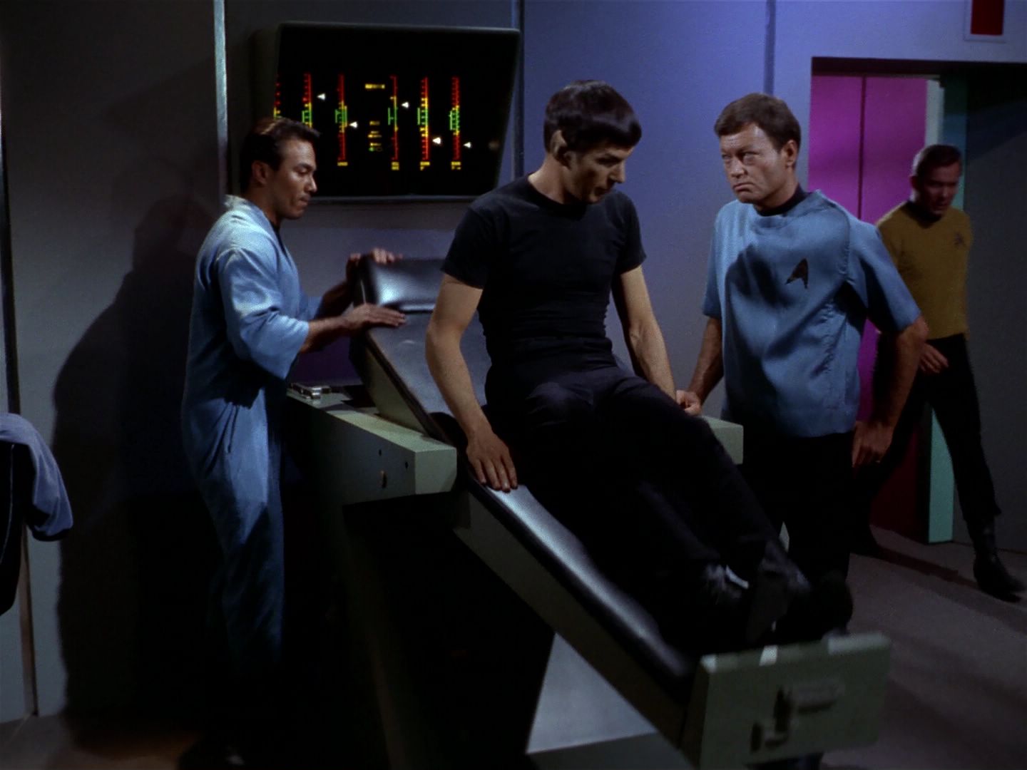 ariane179254_StarTrek_1x04_TheNakedTime_0250.jpg