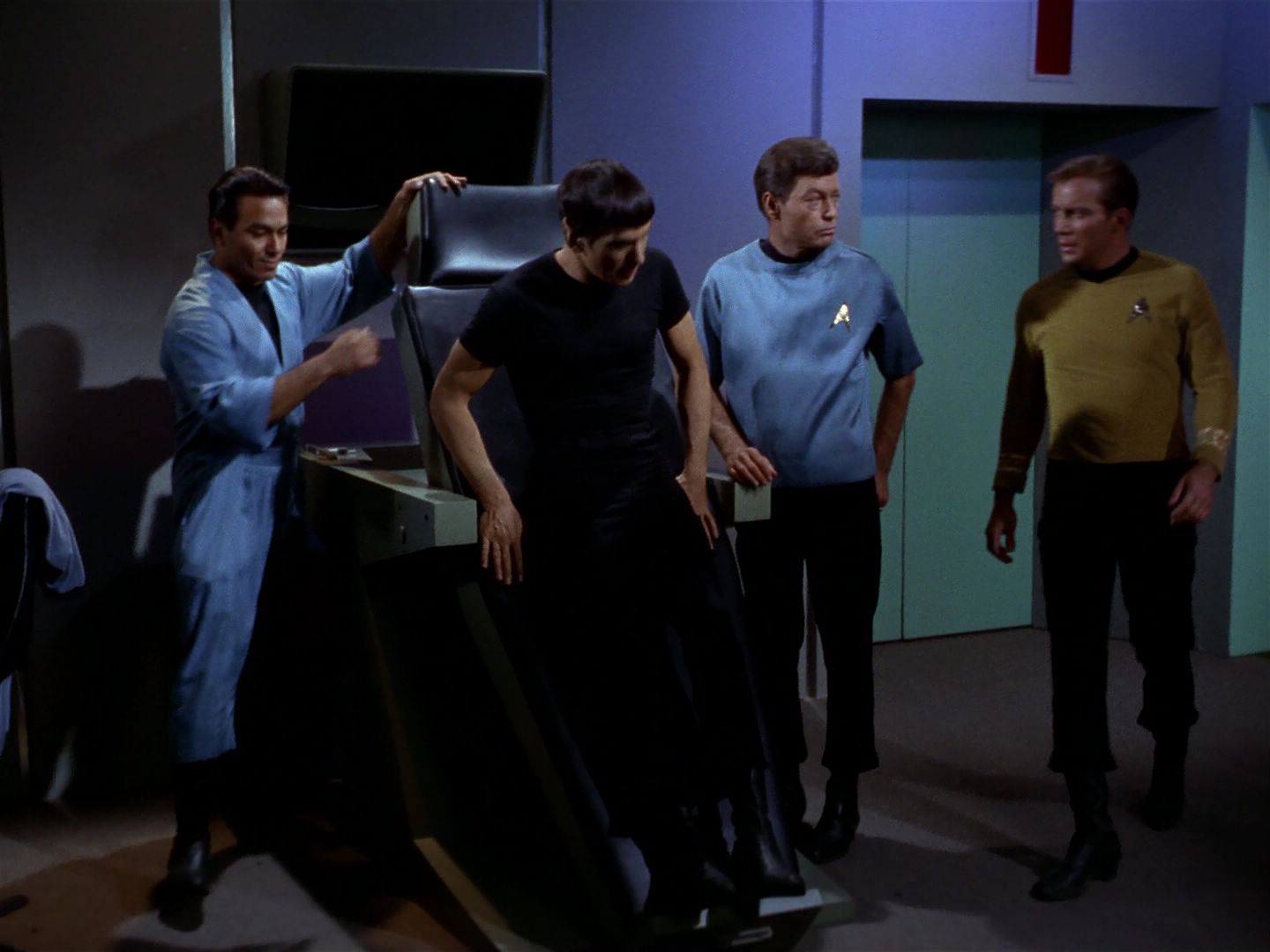 ariane179254_StarTrek_1x04_TheNakedTime_0252.jpg