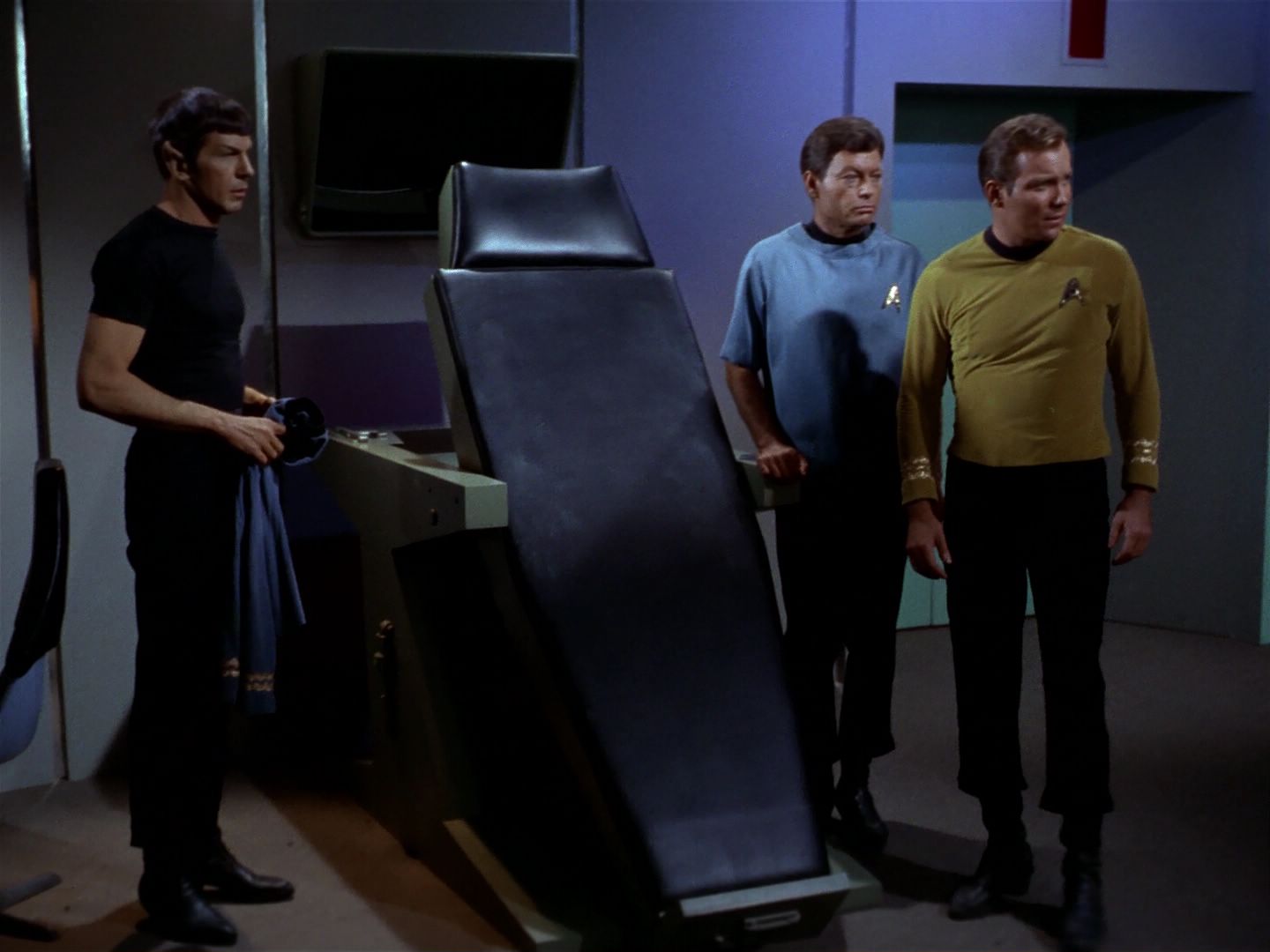 ariane179254_StarTrek_1x04_TheNakedTime_0259.jpg