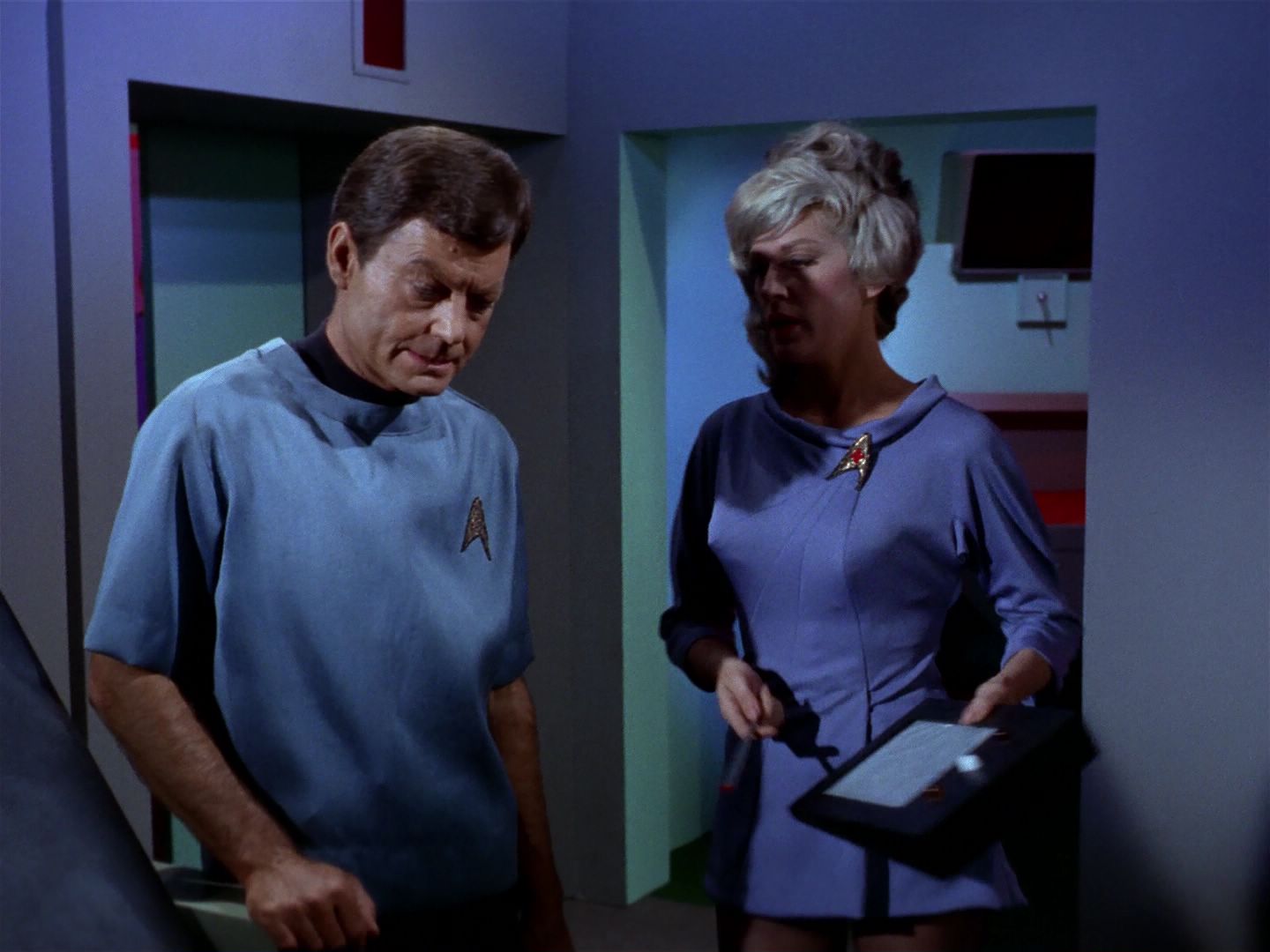 ariane179254_StarTrek_1x04_TheNakedTime_0286.jpg