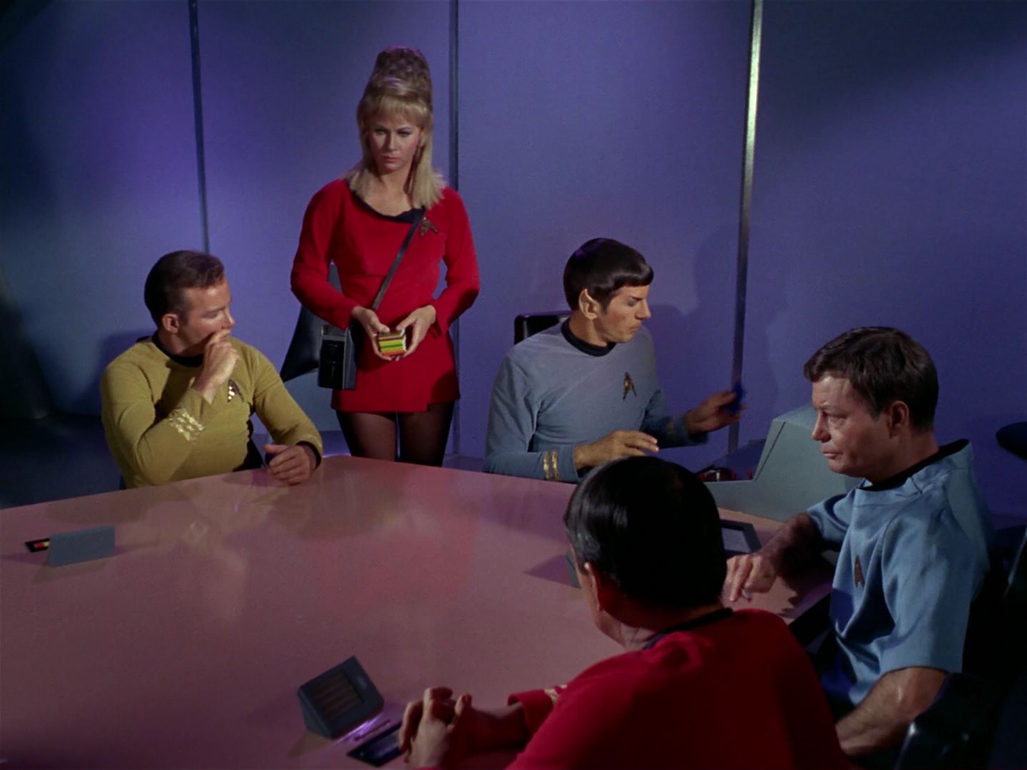 ariane179254_StarTrek_1x04_TheNakedTime_0304.jpg