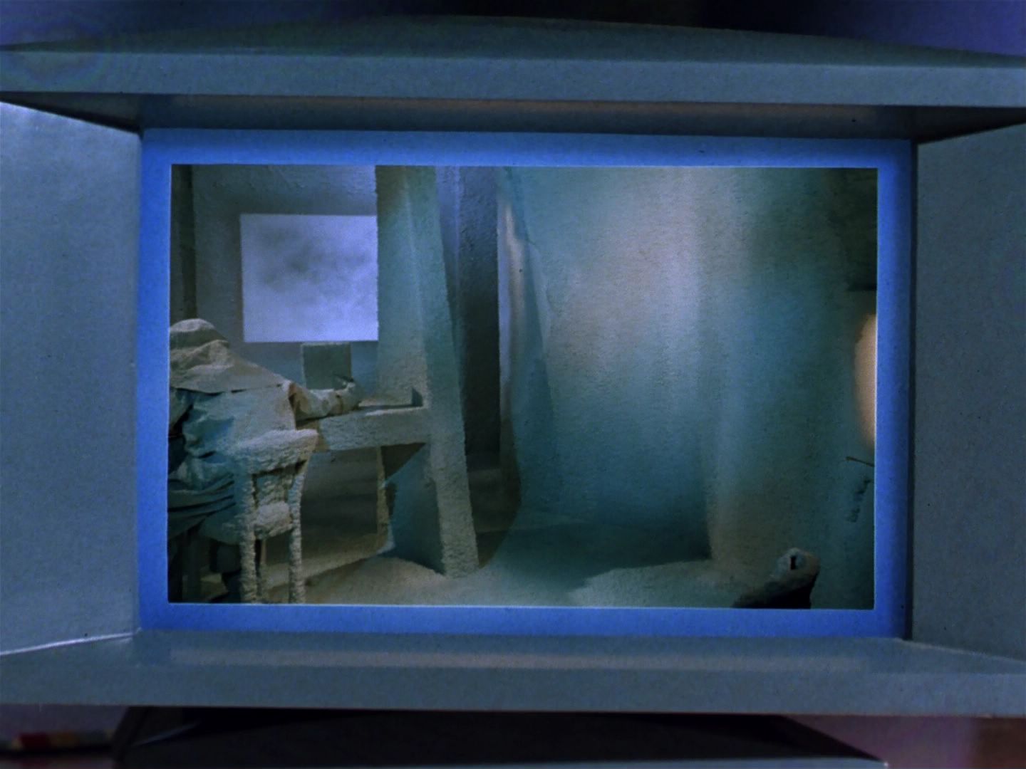 ariane179254_StarTrek_1x04_TheNakedTime_0306.jpg