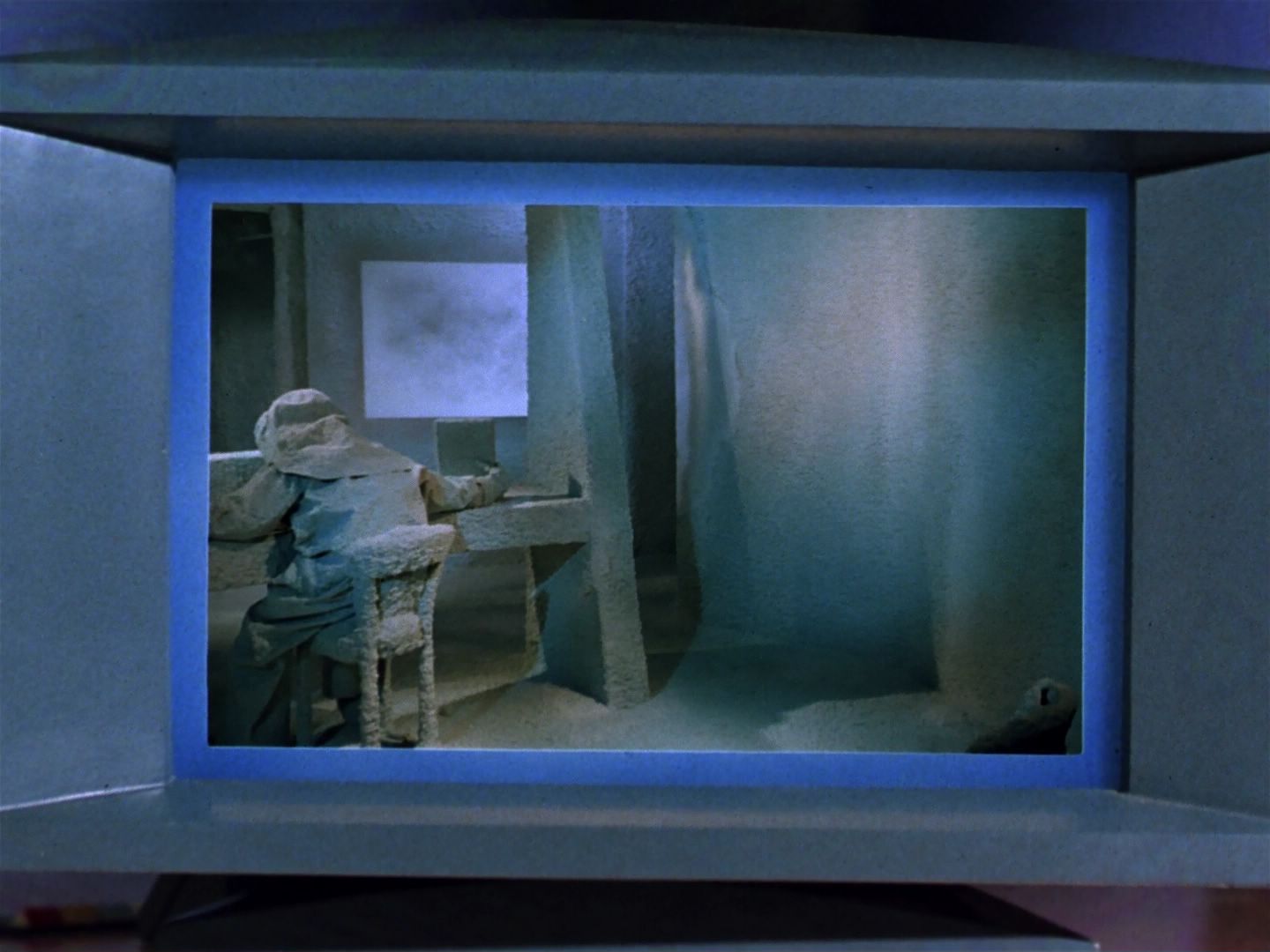 ariane179254_StarTrek_1x04_TheNakedTime_0307.jpg