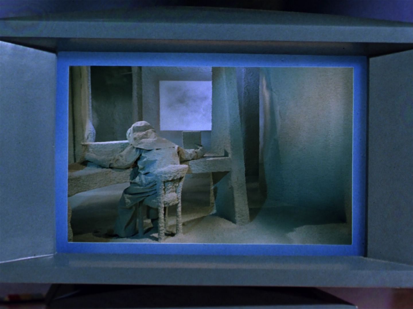 ariane179254_StarTrek_1x04_TheNakedTime_0309.jpg
