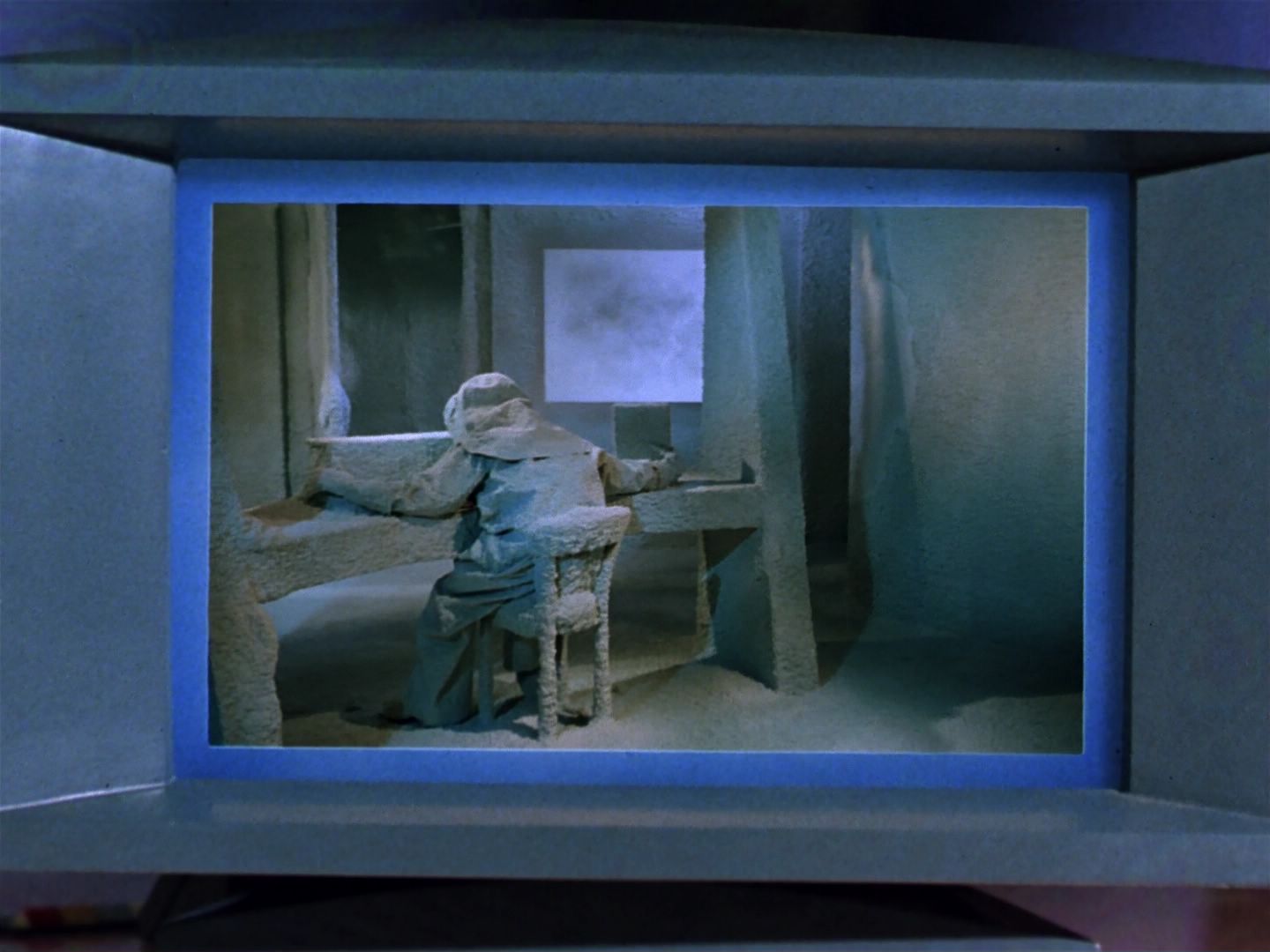 ariane179254_StarTrek_1x04_TheNakedTime_0310.jpg