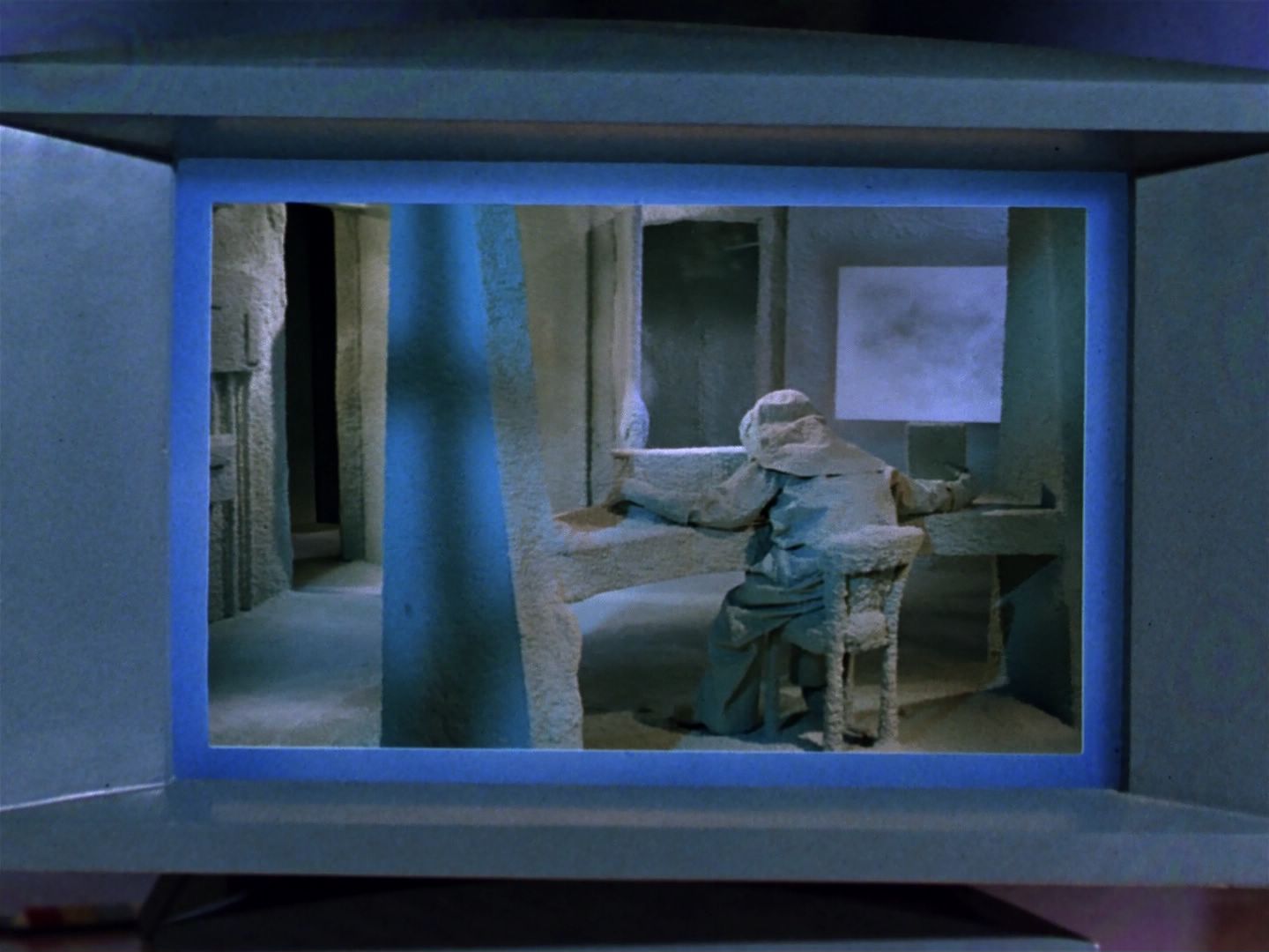 ariane179254_StarTrek_1x04_TheNakedTime_0321.jpg