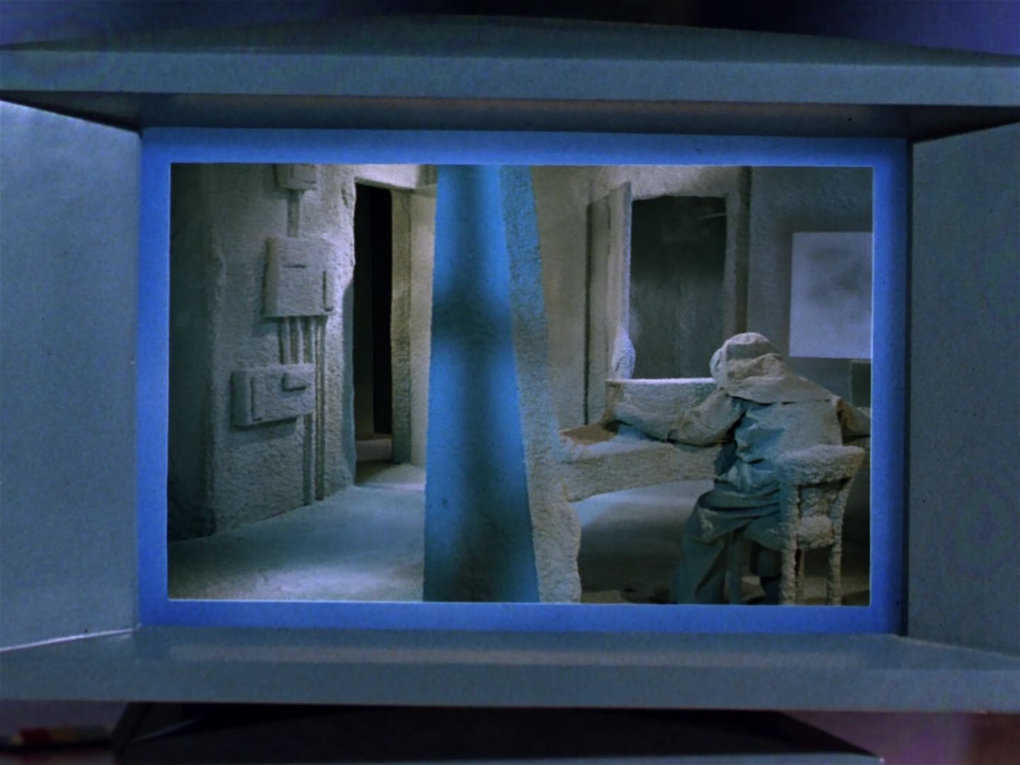 ariane179254_StarTrek_1x04_TheNakedTime_0323.jpg