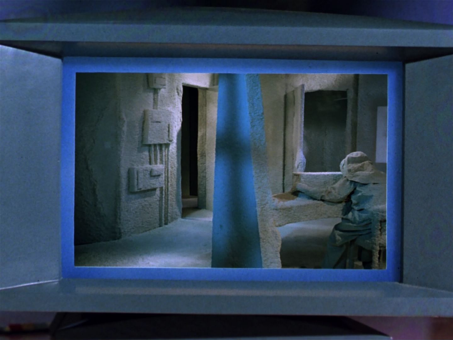 ariane179254_StarTrek_1x04_TheNakedTime_0324.jpg
