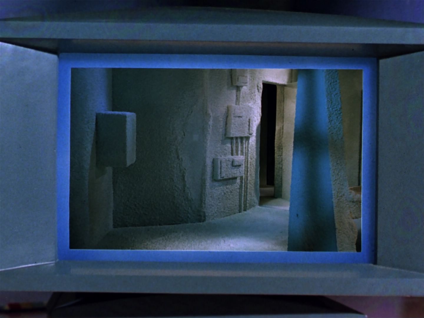 ariane179254_StarTrek_1x04_TheNakedTime_0329.jpg