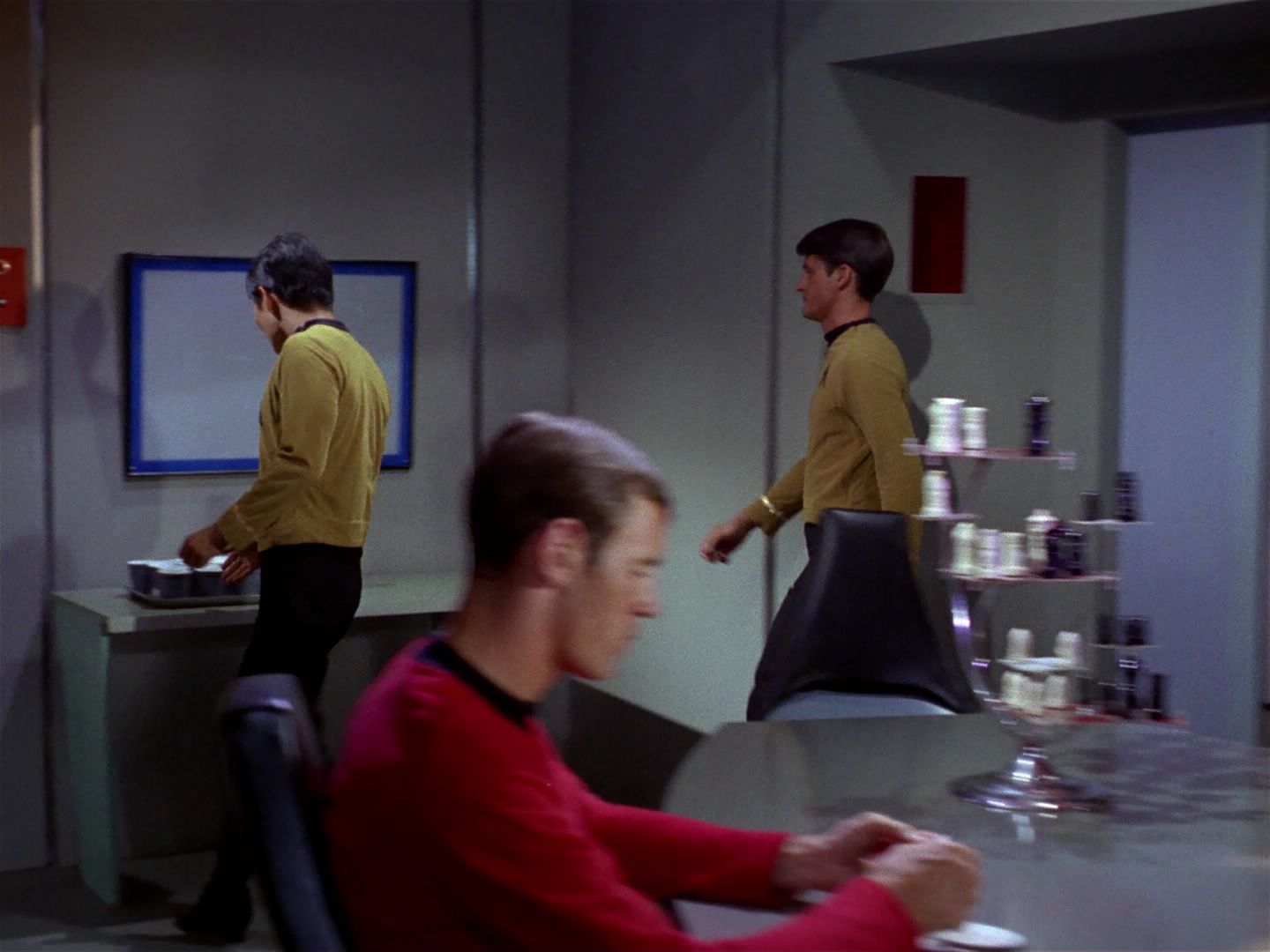 ariane179254_StarTrek_1x04_TheNakedTime_0431.jpg