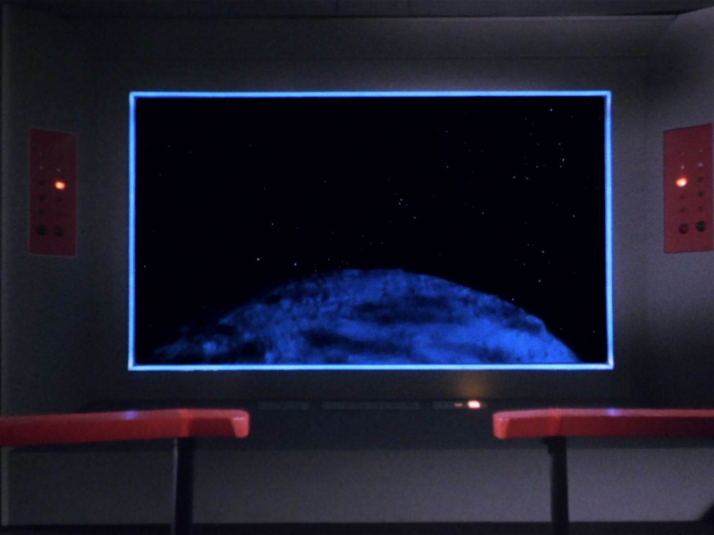ariane179254_StarTrek_1x04_TheNakedTime_0668.jpg