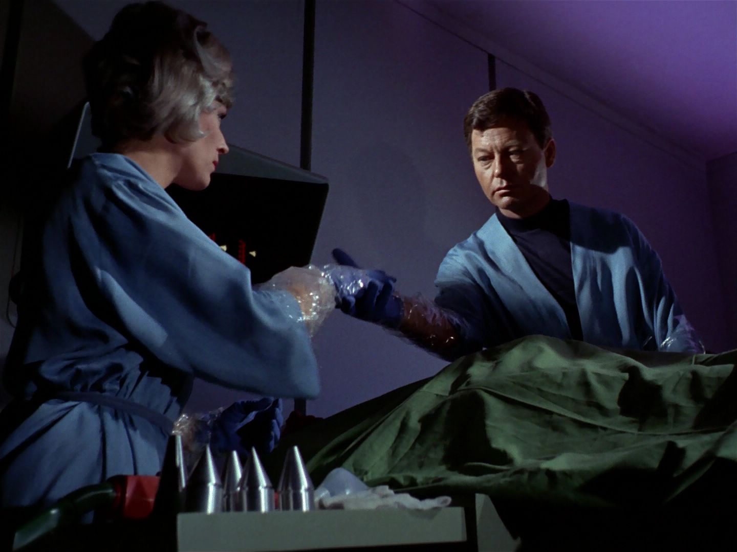 ariane179254_StarTrek_1x04_TheNakedTime_0692.jpg
