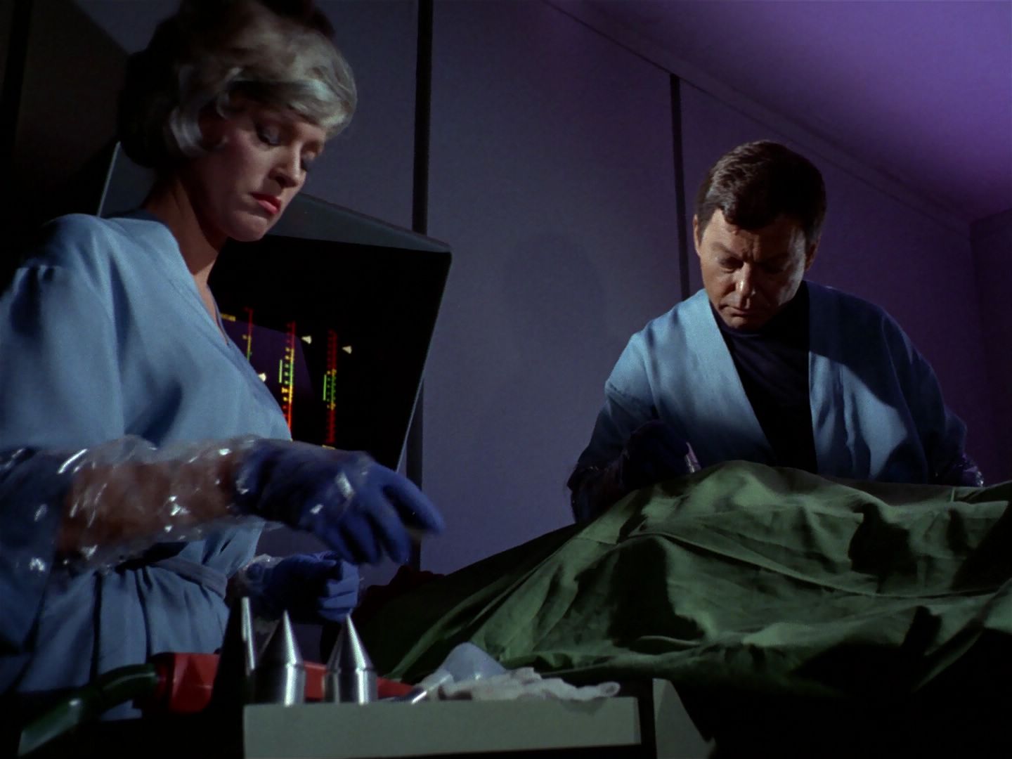 ariane179254_StarTrek_1x04_TheNakedTime_0705.jpg