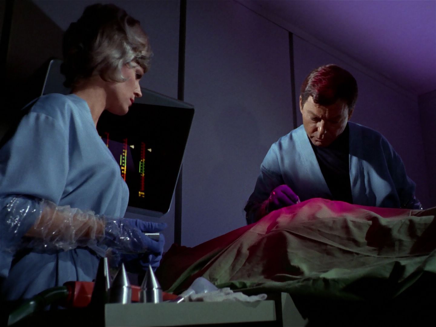 ariane179254_StarTrek_1x04_TheNakedTime_0706.jpg