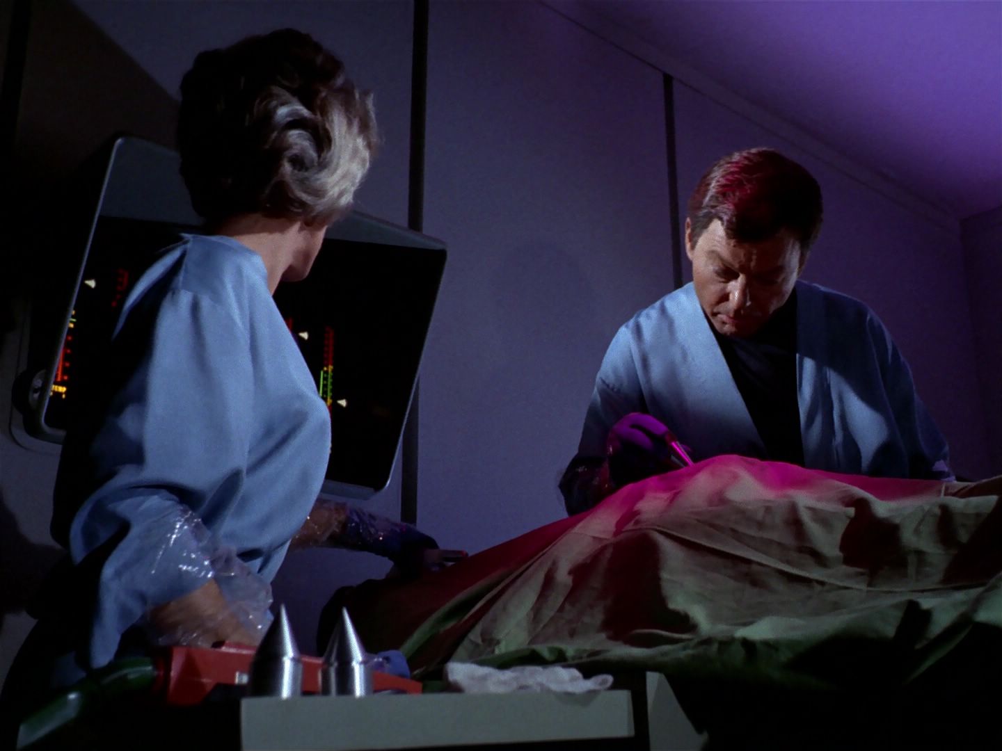 ariane179254_StarTrek_1x04_TheNakedTime_0743.jpg