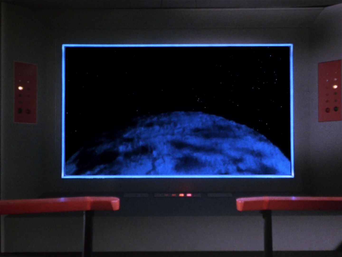 ariane179254_StarTrek_1x04_TheNakedTime_0770.jpg