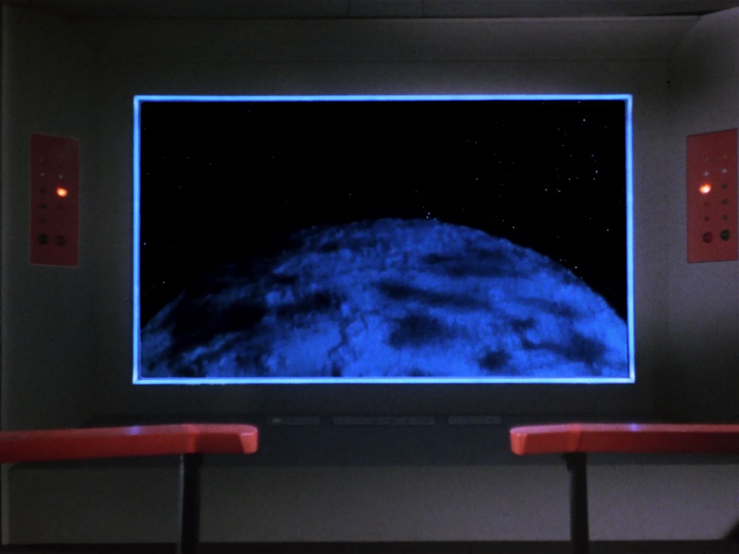 ariane179254_StarTrek_1x04_TheNakedTime_0771.jpg