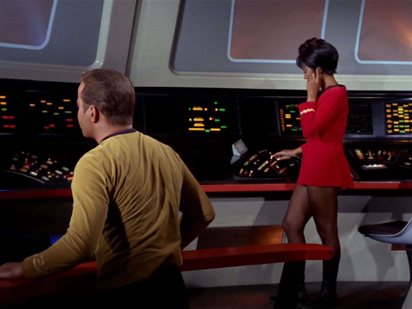 ariane179254_StarTrek_1x04_TheNakedTime_0834.jpg
