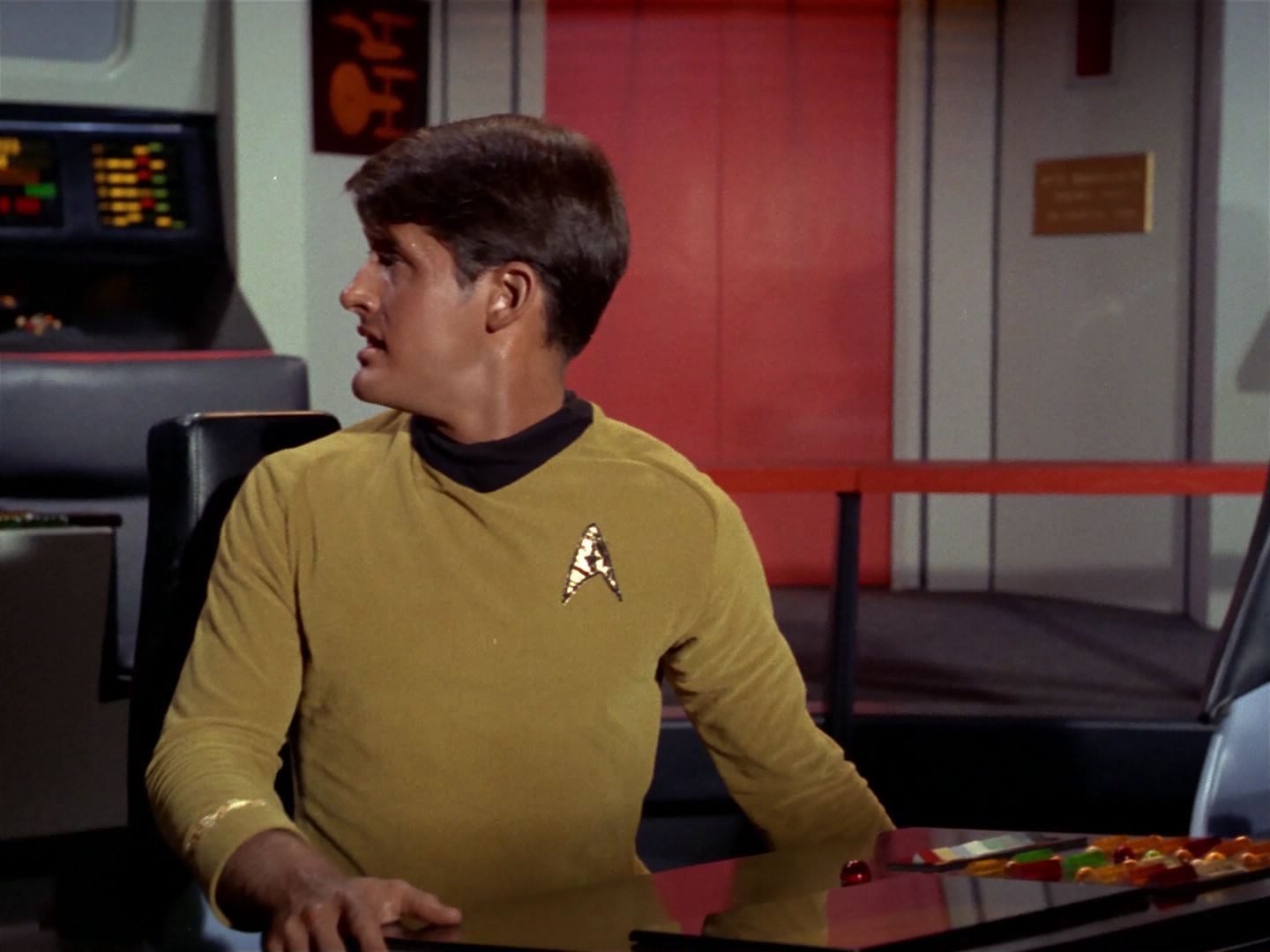 ariane179254_StarTrek_1x04_TheNakedTime_0899.jpg