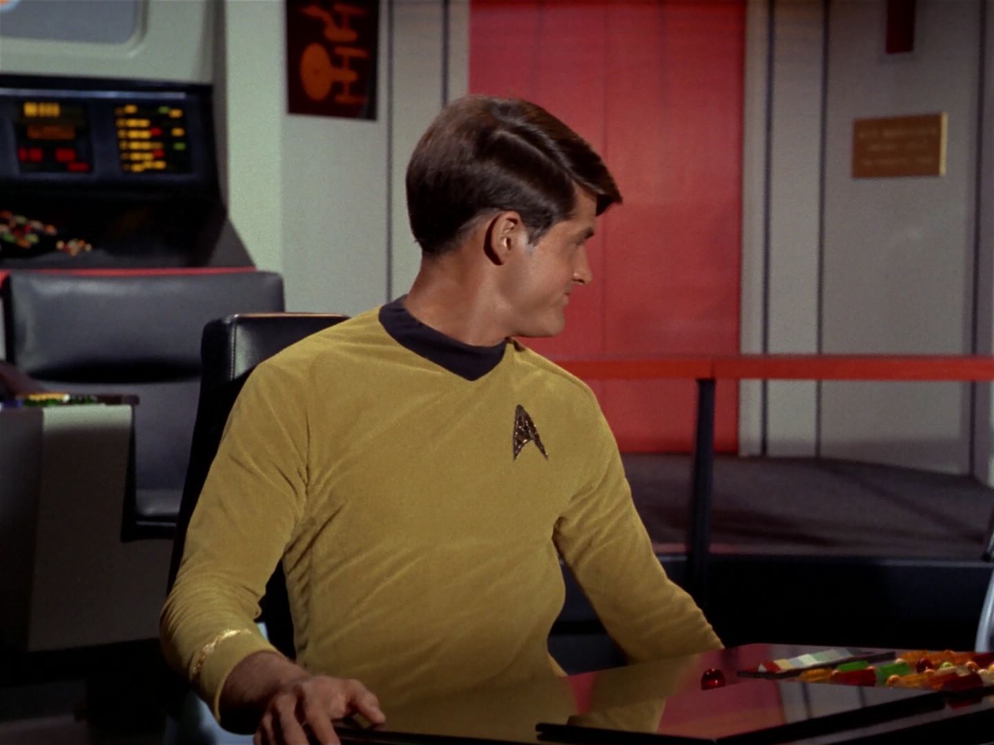 ariane179254_StarTrek_1x04_TheNakedTime_0901.jpg