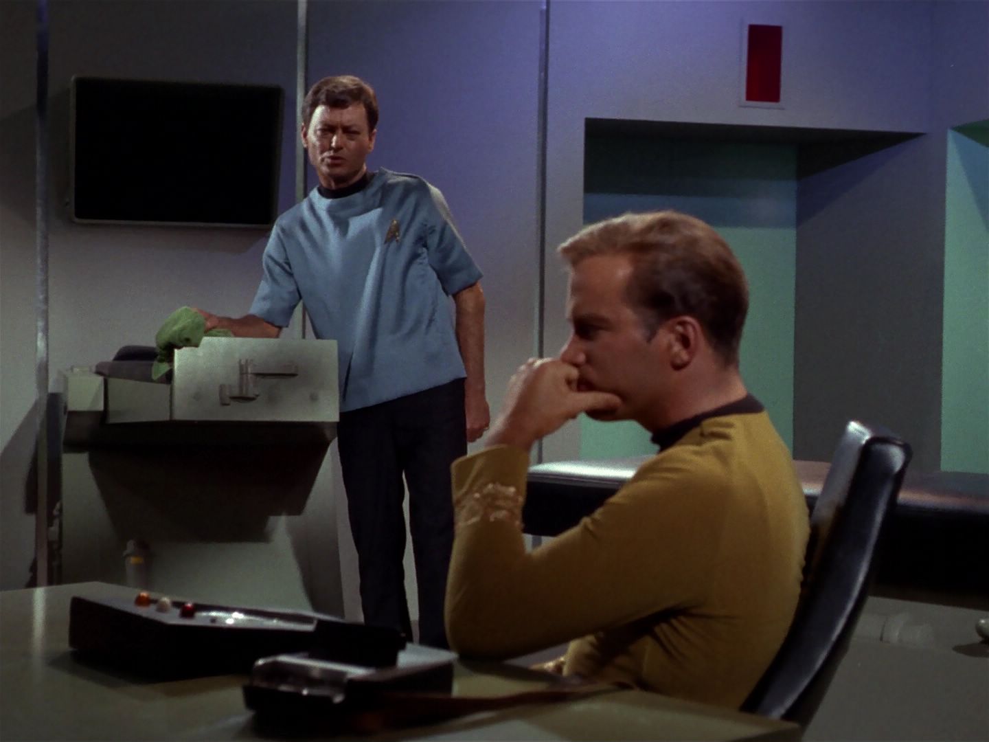 ariane179254_StarTrek_1x04_TheNakedTime_0906.jpg