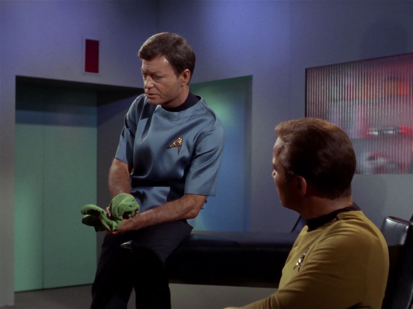 ariane179254_StarTrek_1x04_TheNakedTime_0925.jpg