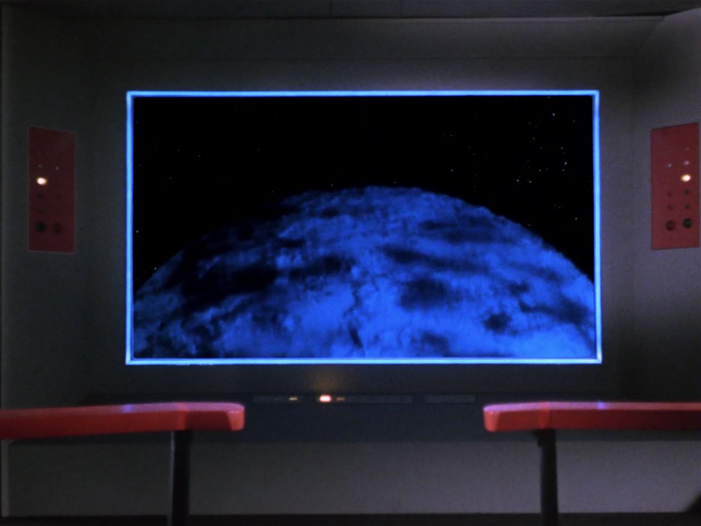 ariane179254_StarTrek_1x04_TheNakedTime_0962.jpg