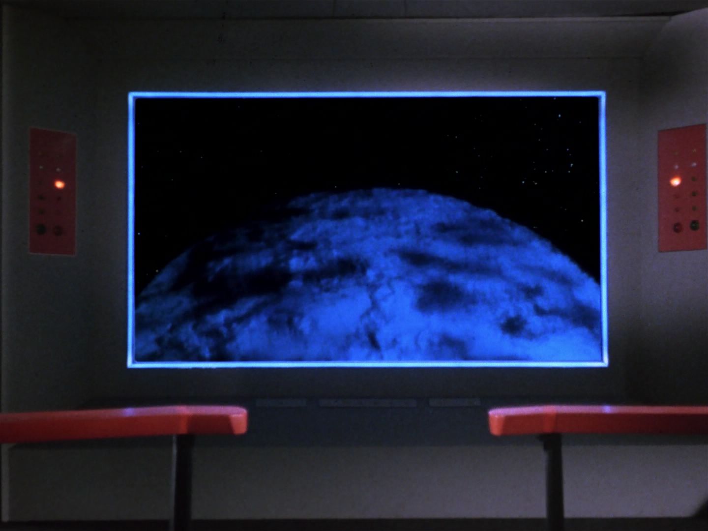 ariane179254_StarTrek_1x04_TheNakedTime_0963.jpg