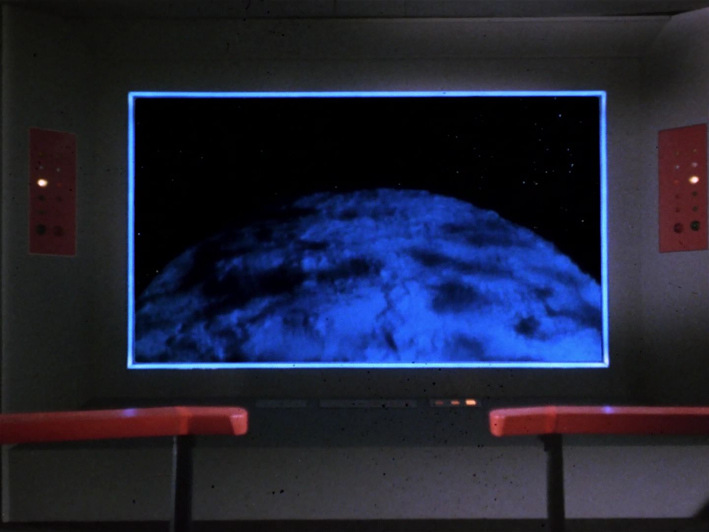 ariane179254_StarTrek_1x04_TheNakedTime_0964.jpg
