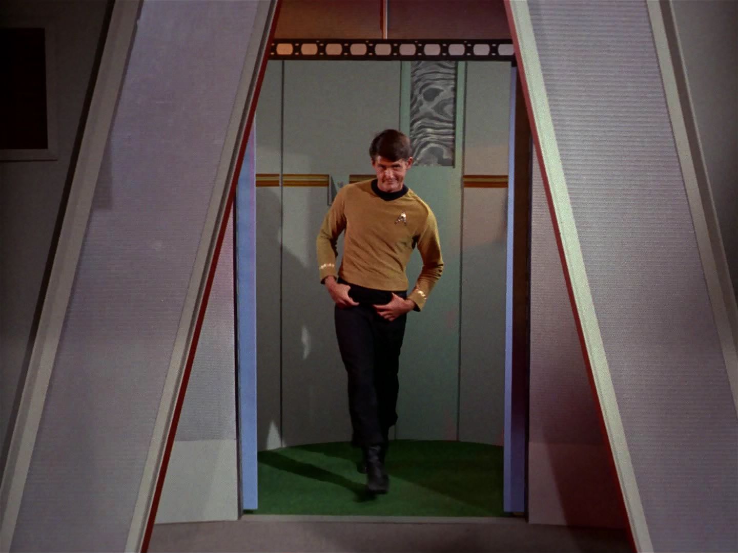 ariane179254_StarTrek_1x04_TheNakedTime_1009.jpg