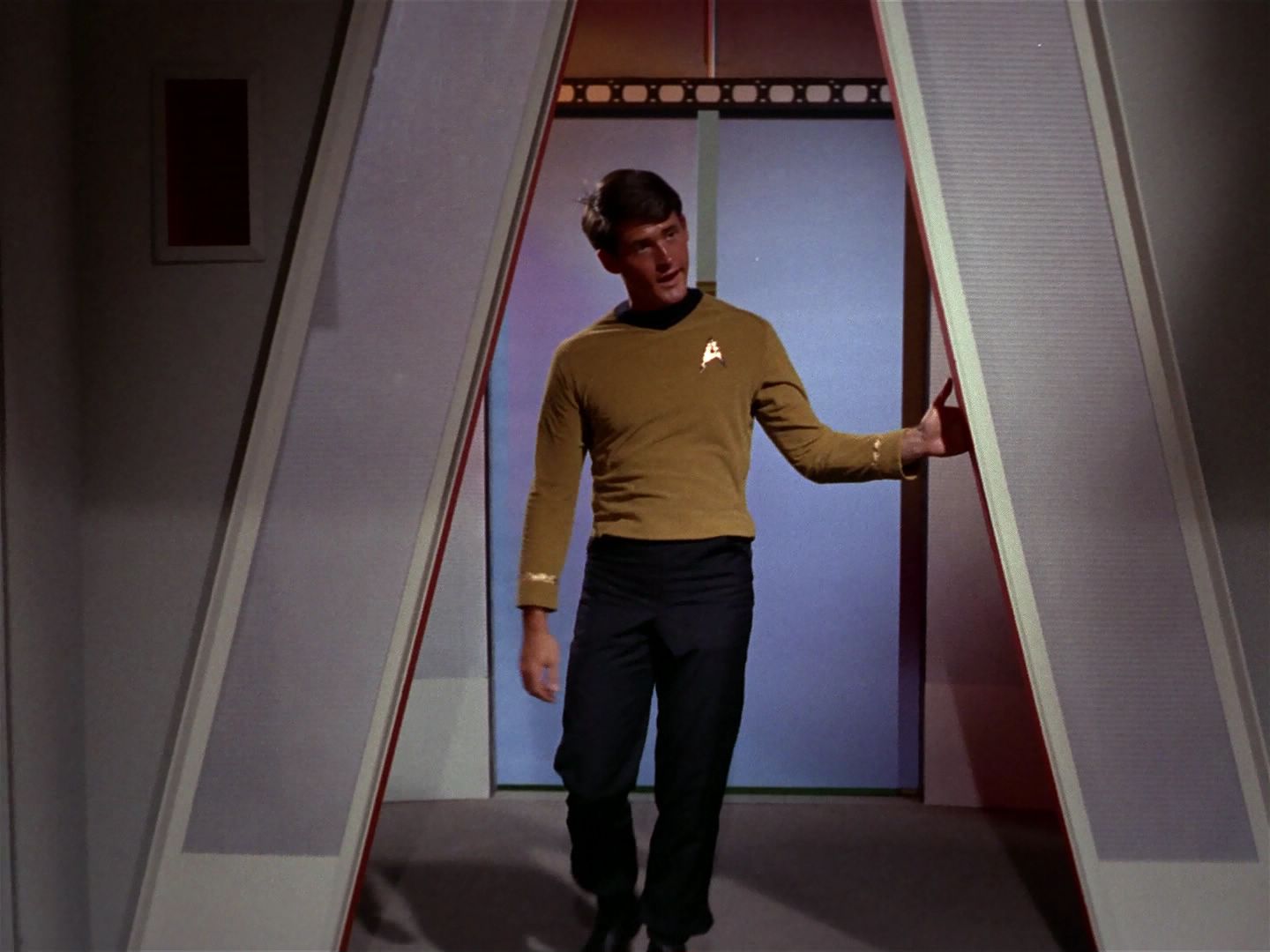 ariane179254_StarTrek_1x04_TheNakedTime_1012.jpg