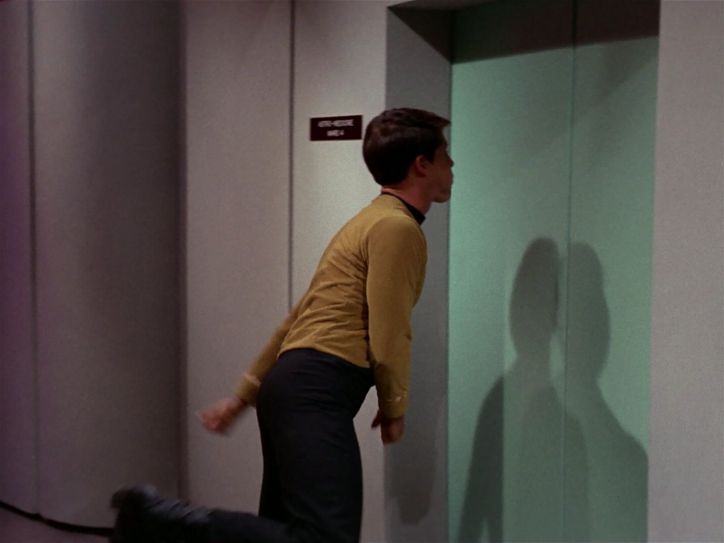 ariane179254_StarTrek_1x04_TheNakedTime_1029.jpg