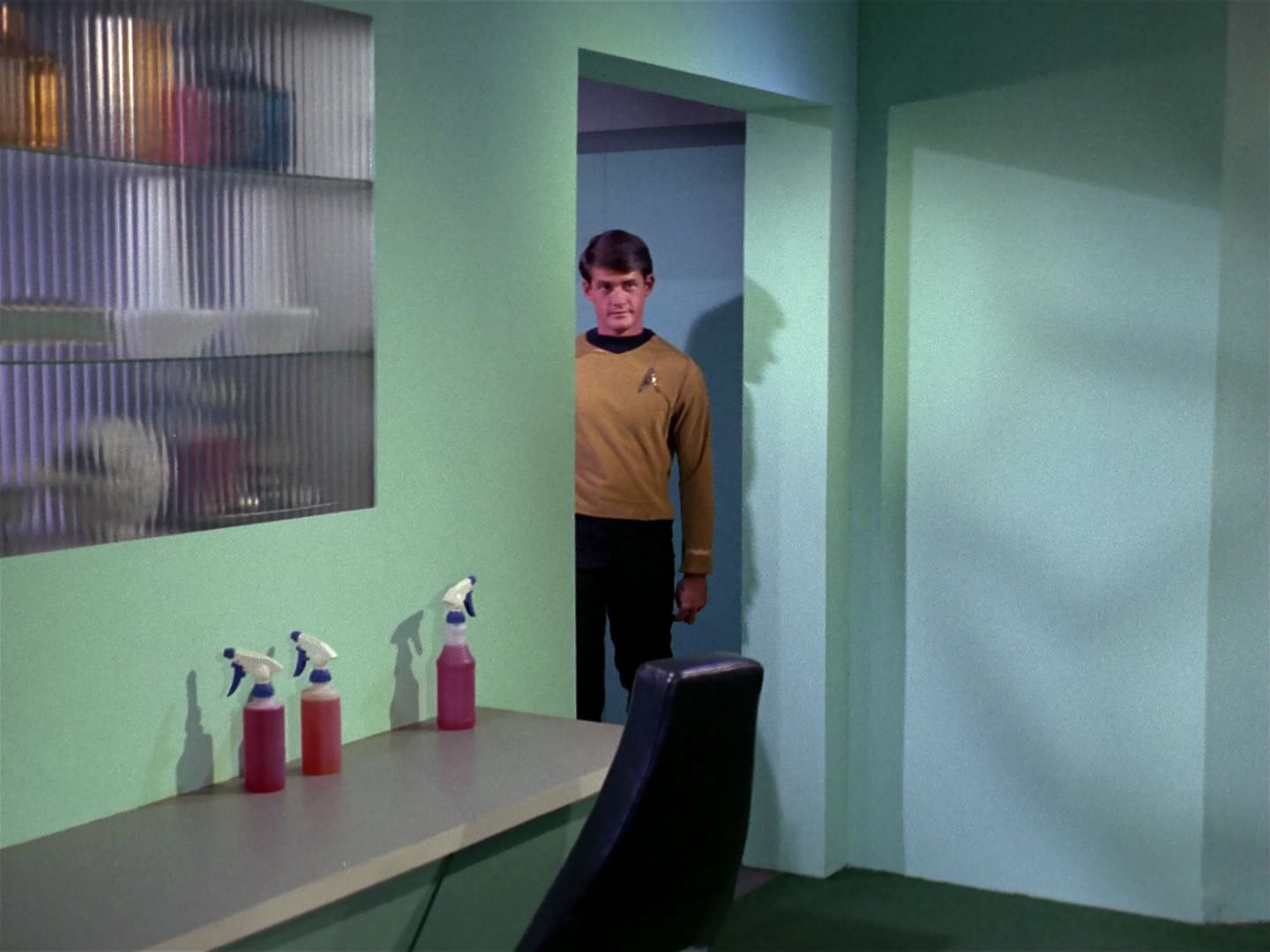 ariane179254_StarTrek_1x04_TheNakedTime_1031.jpg