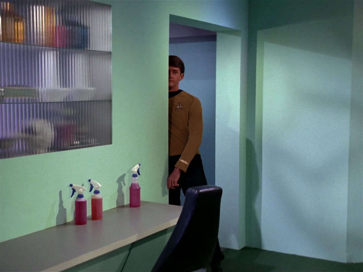 ariane179254_StarTrek_1x04_TheNakedTime_1034.jpg