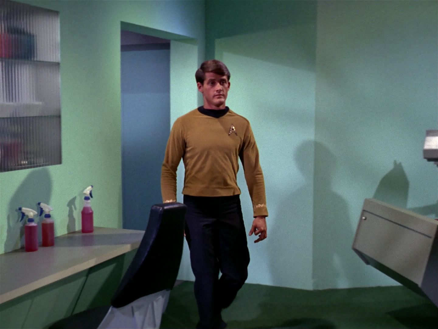 ariane179254_StarTrek_1x04_TheNakedTime_1036.jpg