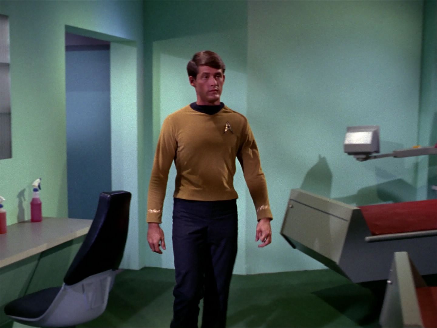 ariane179254_StarTrek_1x04_TheNakedTime_1037.jpg