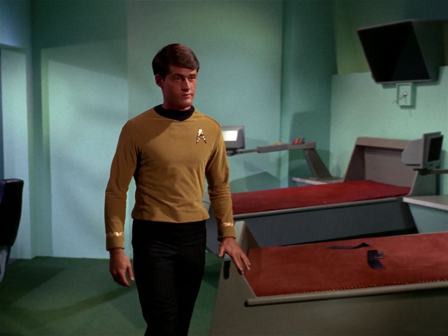 ariane179254_StarTrek_1x04_TheNakedTime_1039.jpg