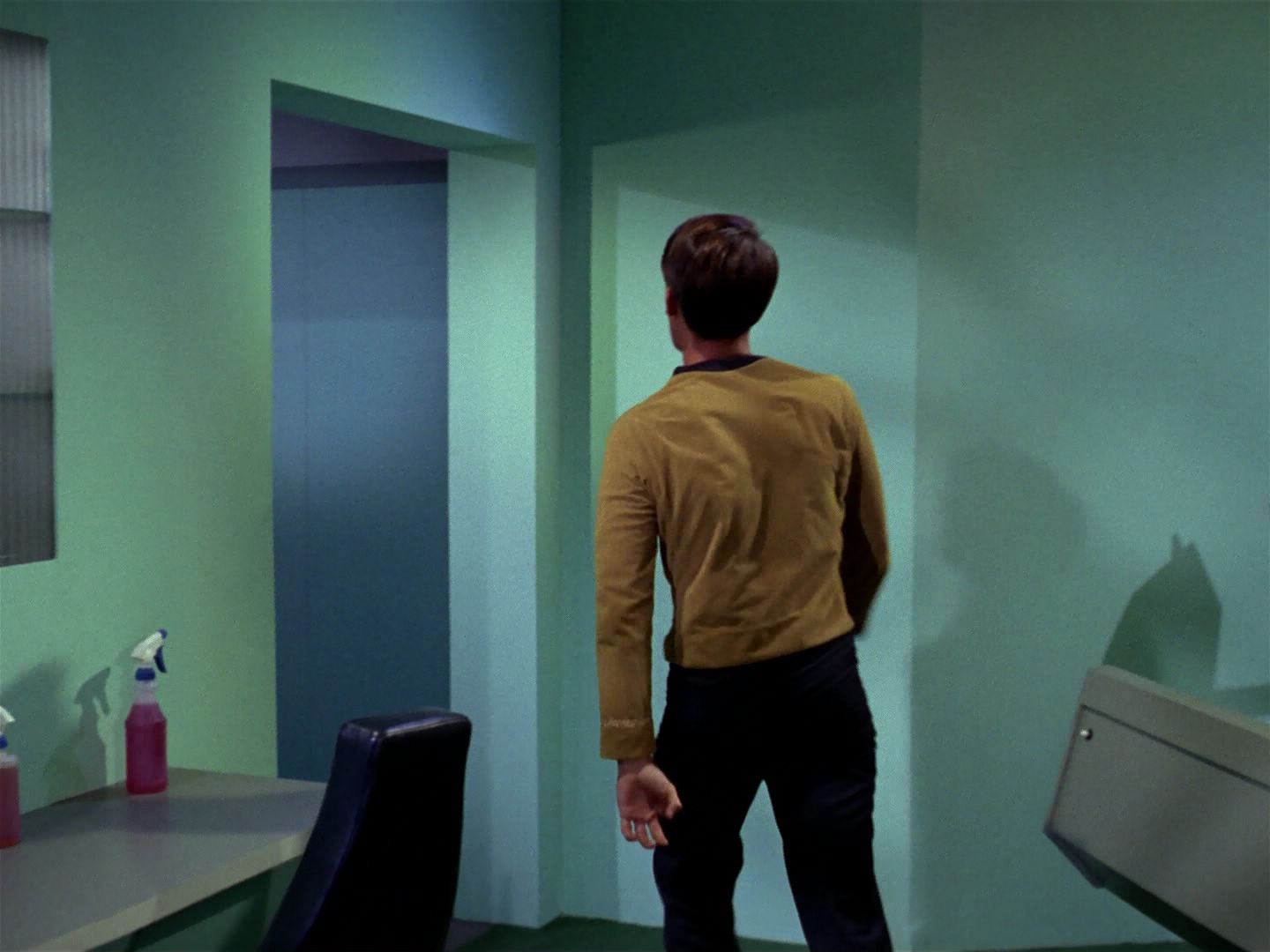 ariane179254_StarTrek_1x04_TheNakedTime_1079.jpg