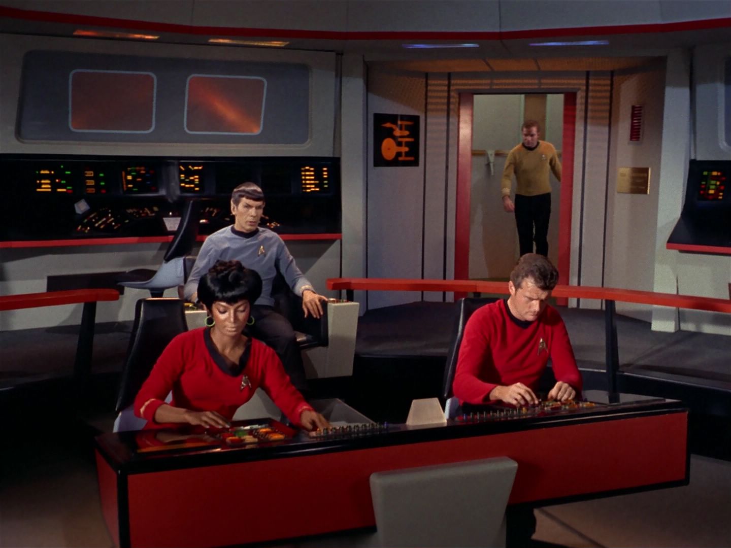 ariane179254_StarTrek_1x04_TheNakedTime_1162.jpg