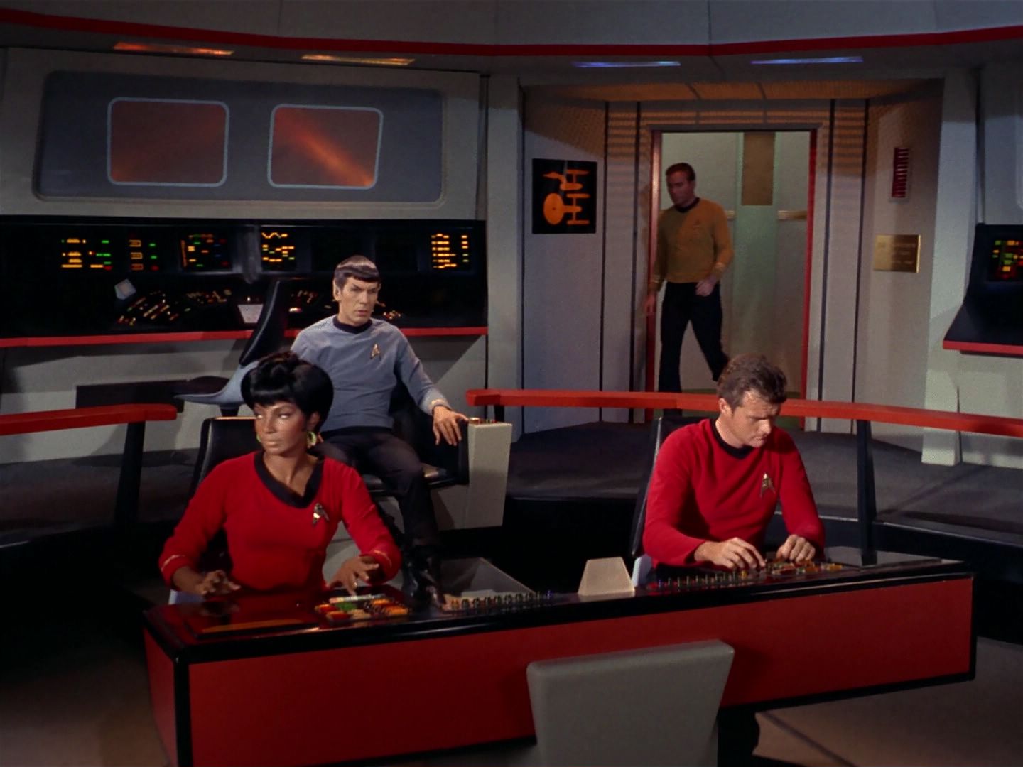 ariane179254_StarTrek_1x04_TheNakedTime_1163.jpg